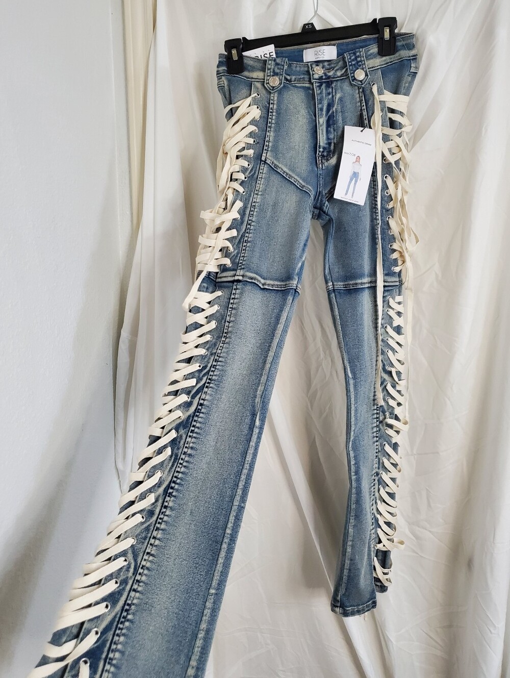 Light vintage wash fully laced up sides bootcut leg jeans size 7/28 brand new